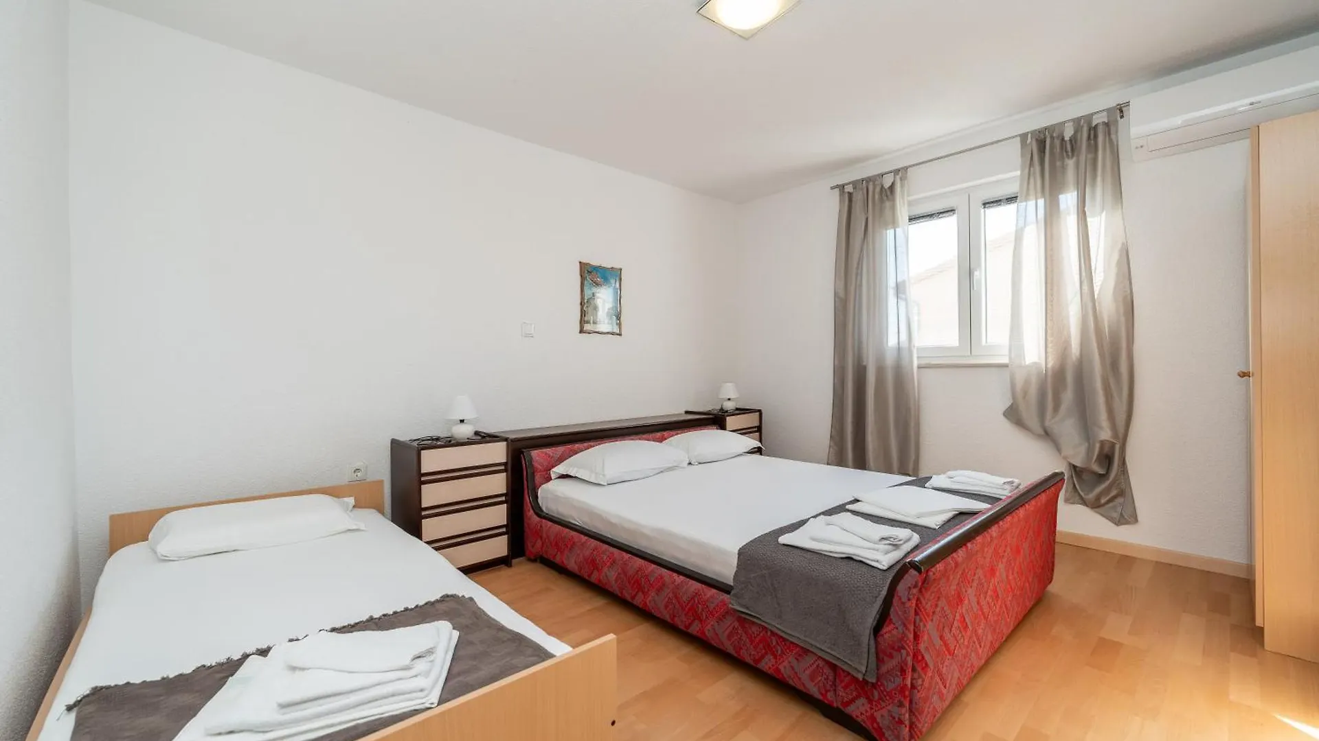 Ema'S Olive Garden Apt 1 With Private Parking, Just 10 Minutes Drive From Sandy Beach Policnik Apartamento