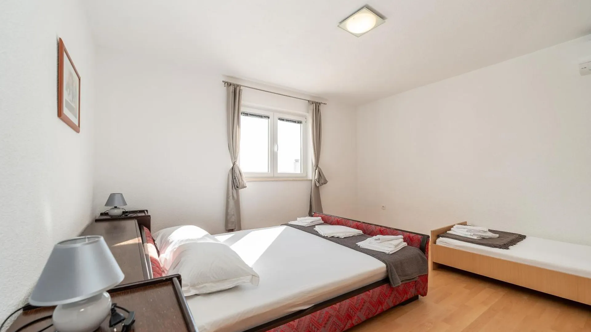 Apartamento Ema'S Olive Garden Apt 1 With Private Parking, Just 10 Minutes Drive From Sandy Beach Policnik