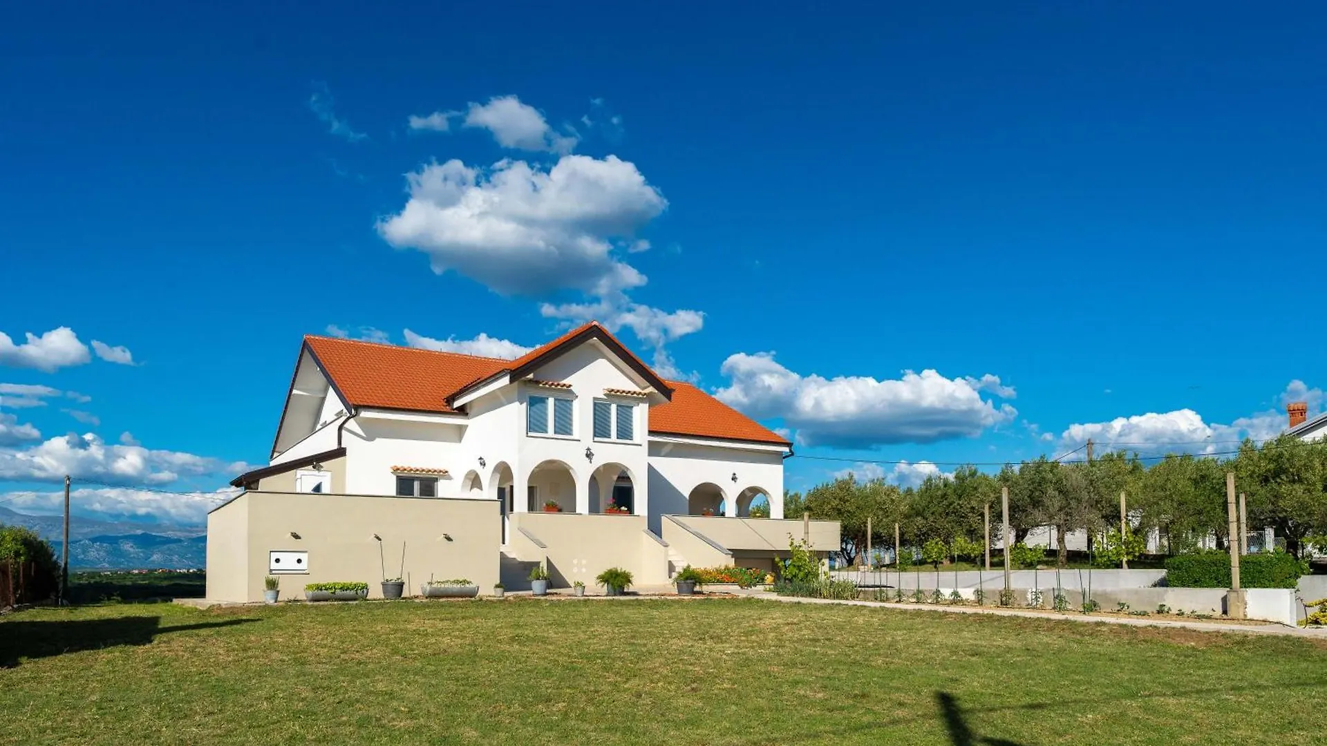 Ema'S Olive Garden Apt 1 With Private Parking, Just 10 Minutes Drive From Sandy Beach Policnik