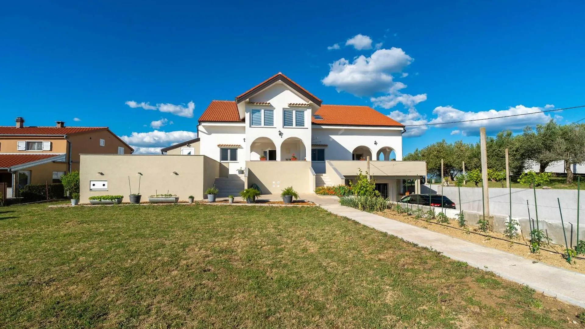 Ema'S Olive Garden Apt 1 With Private Parking, Just 10 Minutes Drive From Sandy Beach Policnik Apartamento